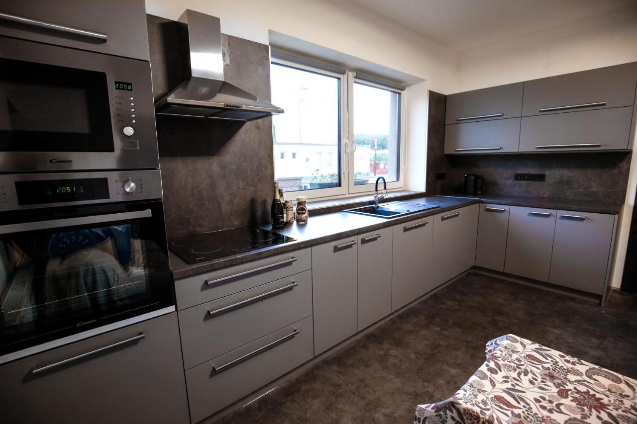 Apartman Devade Se Dvema Loznicemi A Wifi Pripojenim Trutnov Exterior photo
