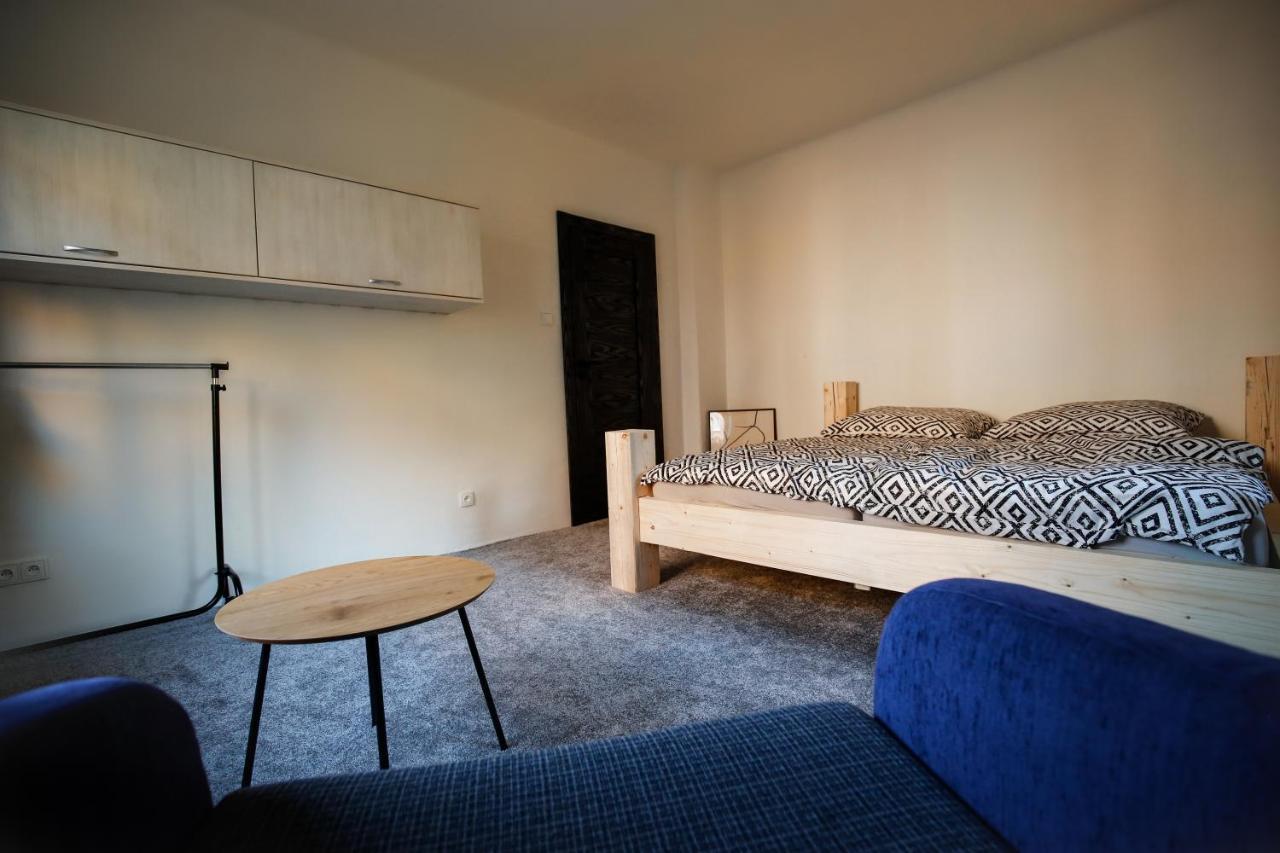 Apartman Devade Se Dvema Loznicemi A Wifi Pripojenim Trutnov Exterior photo