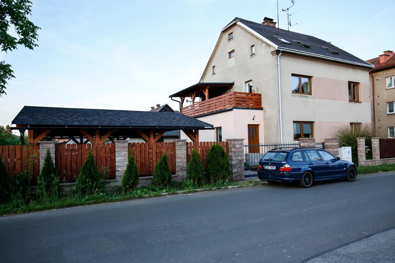 Apartman Devade Se Dvema Loznicemi A Wifi Pripojenim Trutnov Exterior photo