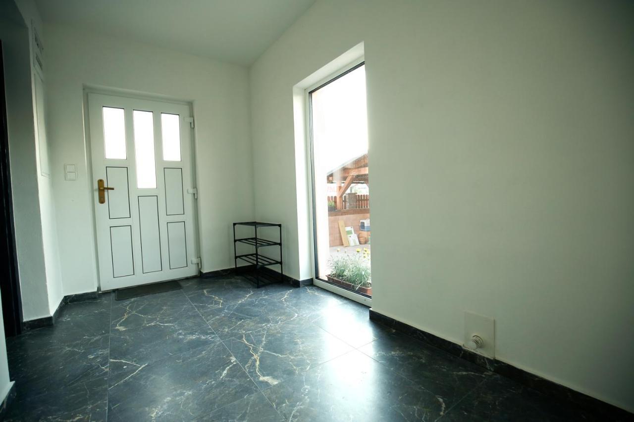 Apartman Devade Se Dvema Loznicemi A Wifi Pripojenim Trutnov Exterior photo